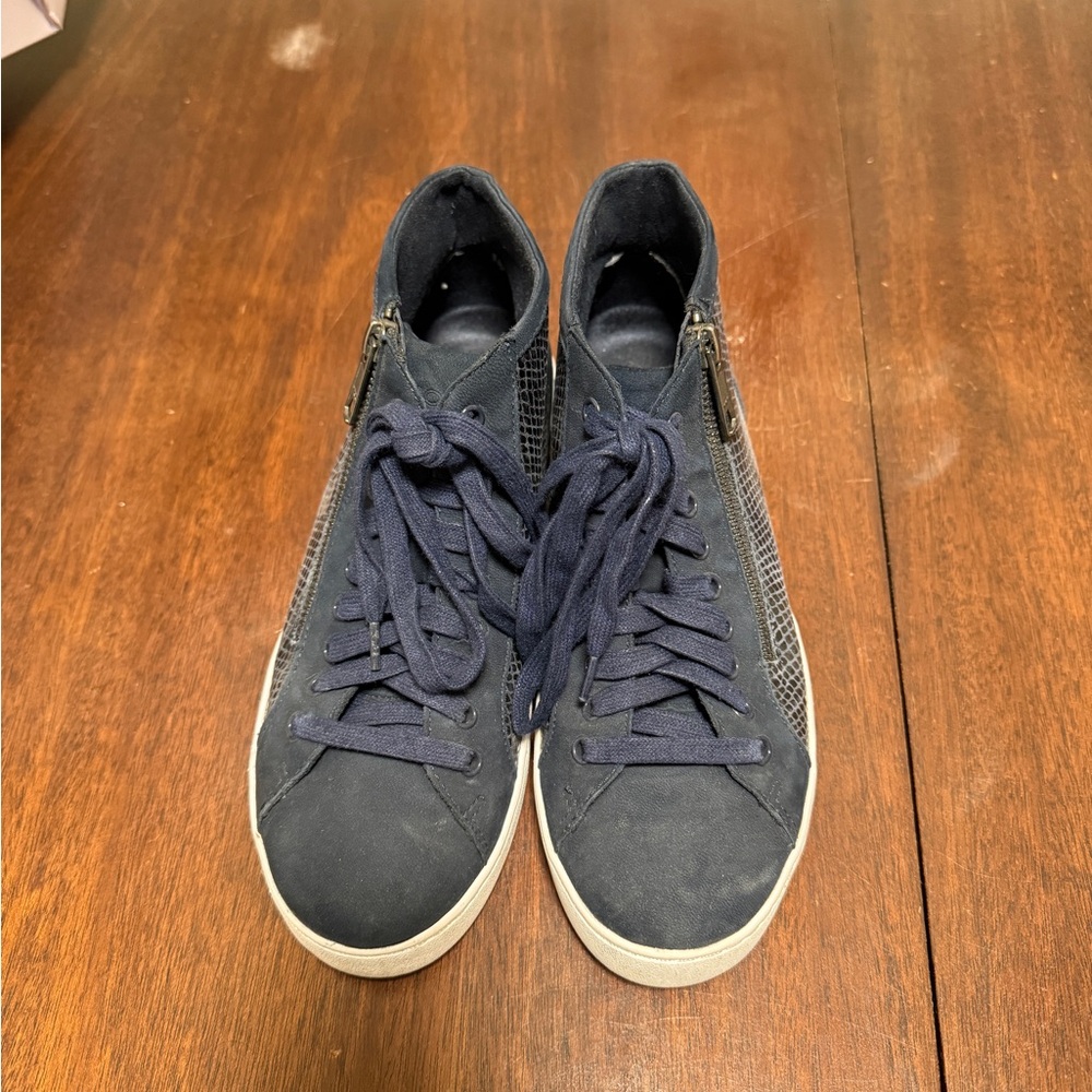 Vionic Women's Navy High-Top Sneakers